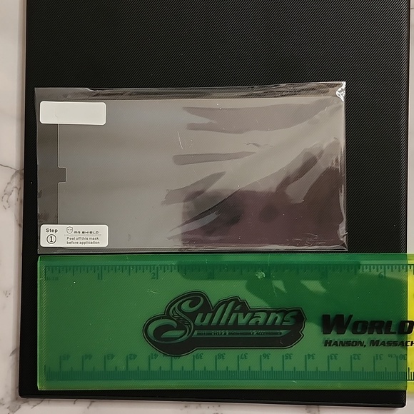 ANGRY BIRD gear4 iphone 4s/4 case with various screen protectors - Picture 11 of 16